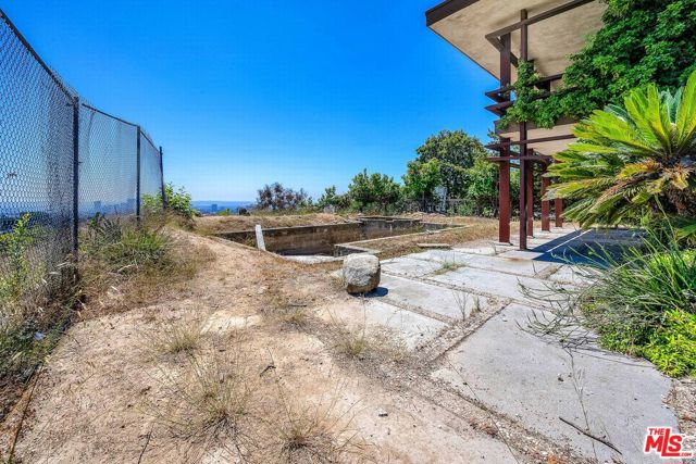11287 Chalon Road, Los Angeles CA: https://media.crmls.org/mediaz/0a919ecf-1c37-4ea7-8668-405f8a1c3f19.jpg