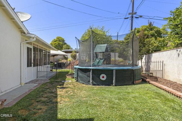122 Taft Avenue, Ventura CA: https://media.crmls.org/mediaz/0a91a65e-76cc-4d33-b89d-74fd1c6fbdb4.jpg
