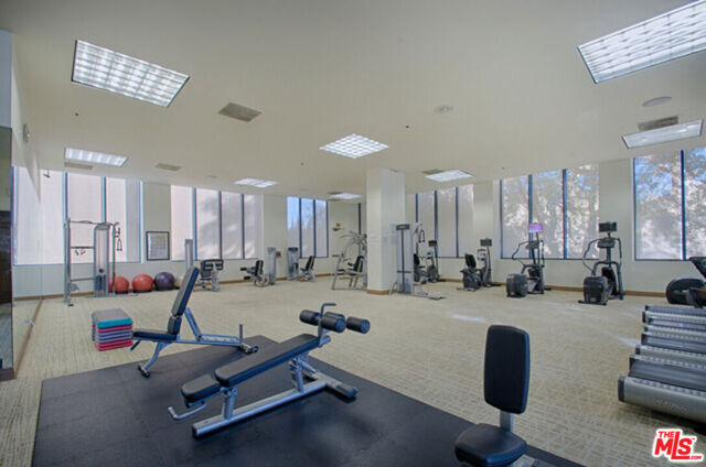 10724 Wilshire Boulevard, Los Angeles CA: https://media.crmls.org/mediaz/0a91a86b-3933-481a-9783-56d63eb795ea.jpg