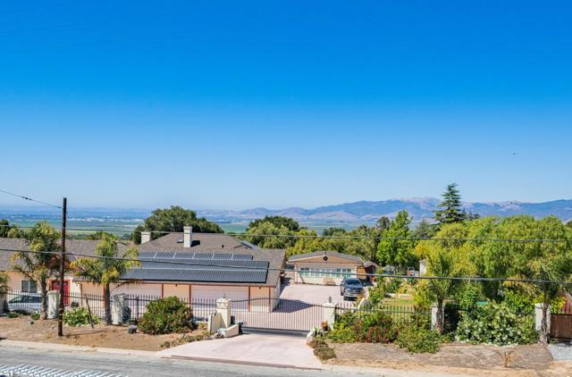 394 Mesa Road, Salinas CA: https://media.crmls.org/mediaz/0a91b7b6-f596-413e-875c-73df0a3d8f5e.jpg