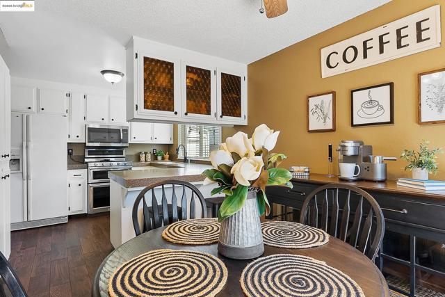 53 Zinfandel Ct, Oakley CA: https://media.crmls.org/mediaz/0a91d092-99bc-4be4-aa5d-70a51f692abe.jpg