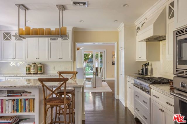 Drew Fenton | 585 Lorna Lane Los Angeles CA | MLS: 7287808