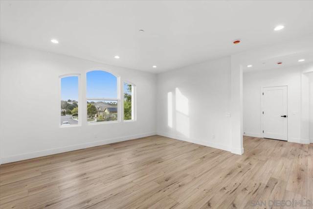 2196 Kirkcaldy Rd, Fallbrook CA: https://media.crmls.org/mediaz/0a91ebfe-3b8f-448f-85cc-add158bf9a6f.jpg