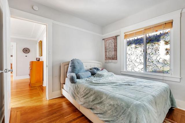 2452 Humboldt Avenue, Oakland CA: https://media.crmls.org/mediaz/0a920de6-6795-40ca-a4ef-31c613d241a9.jpg