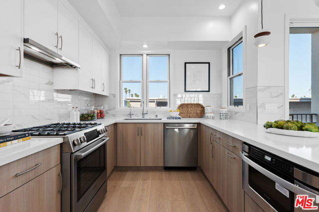 1248 S Bronson Avenue, Los Angeles CA: https://media.crmls.org/mediaz/0a923d66-108b-48b6-b353-e10982b77f7f.jpg