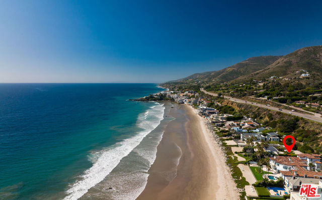 31272 Broad Beach Road, Malibu CA: https://media.crmls.org/mediaz/0a925179-b17f-41c8-97fc-28284b0e64d9.jpg
