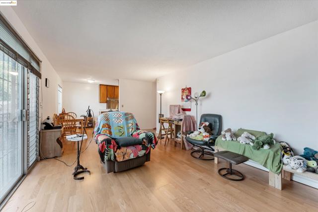 567 Oakland Ave, Oakland, California 94611, 1 Bedroom Bedrooms, ,1 BathroomBathrooms,Condominium,For Sale,Oakland Ave,41083171