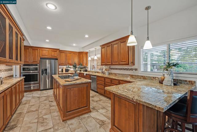 1340 Breakwater Way, Brentwood CA: https://media.crmls.org/mediaz/0a93401e-7566-4b24-becc-a78c28b4b059.jpg