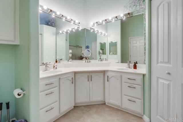 Home for Sale in Lakeside