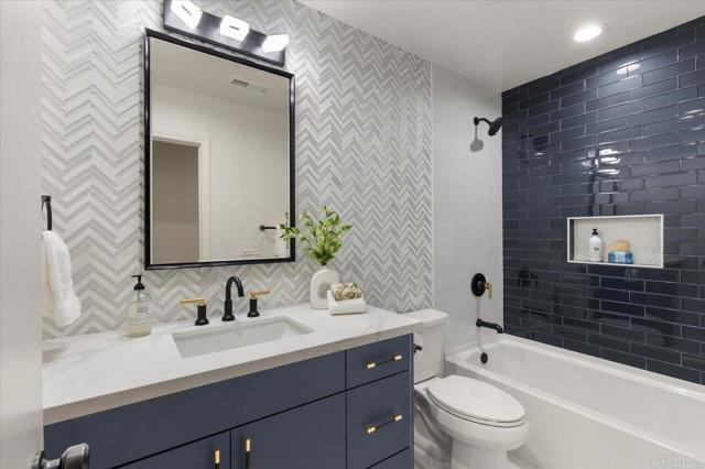 7911 Terraza Disoma, Carlsbad CA: https://media.crmls.org/mediaz/0a937cb8-c4c2-4a76-9493-6379c00be045.jpg