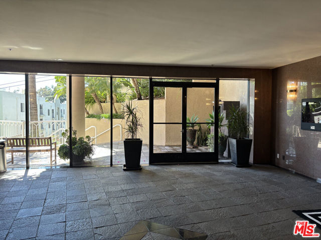 2222 N Beachwood Drive, Los Angeles CA: https://media.crmls.org/mediaz/0a93baf6-8441-4400-9040-745d03c167ae.jpg