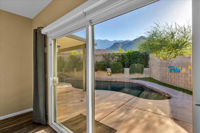 1121 Palmas, Palm Springs CA: https://media.crmls.org/mediaz/0a941830-6178-437b-afe5-ff531632f151.jpg