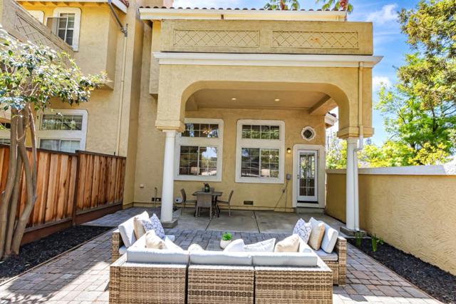10 Tyrella Court, Mountain View CA: https://media.crmls.org/mediaz/0a9441e9-c06d-4891-ab11-0643f392846c.jpg