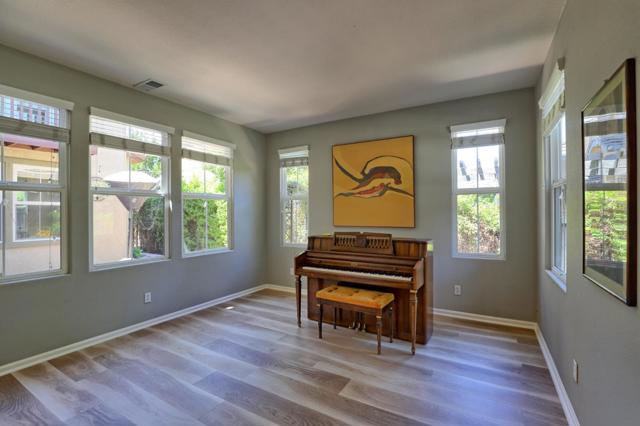 1250 Sunrise Drive, Gilroy CA: https://media.crmls.org/mediaz/0a94500c-5f53-492b-a21e-4bbeab54ee5b.jpg