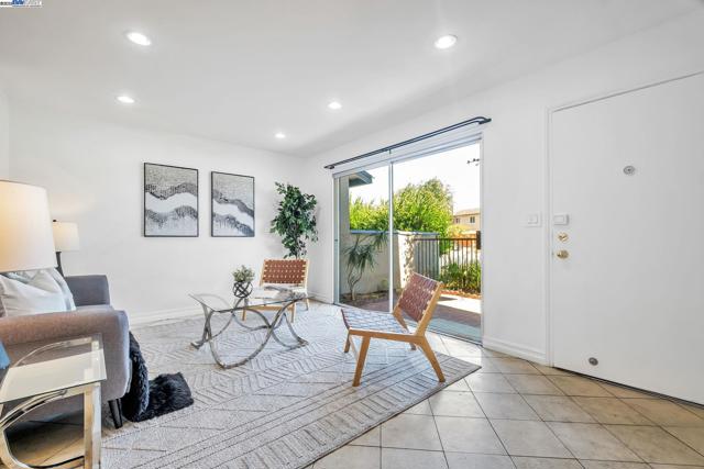 4312 Solano Way, Union City CA: https://media.crmls.org/mediaz/0a94bcb7-1c5f-43f6-b70e-91d45ce70f9f.jpg