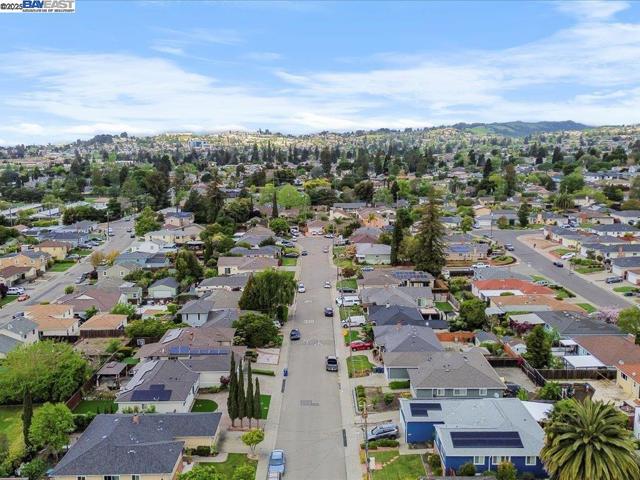 4311 Circle Ave, Castro Valley CA: https://media.crmls.org/mediaz/0a94cebc-ec38-4c55-b193-a0386b278de9.jpg