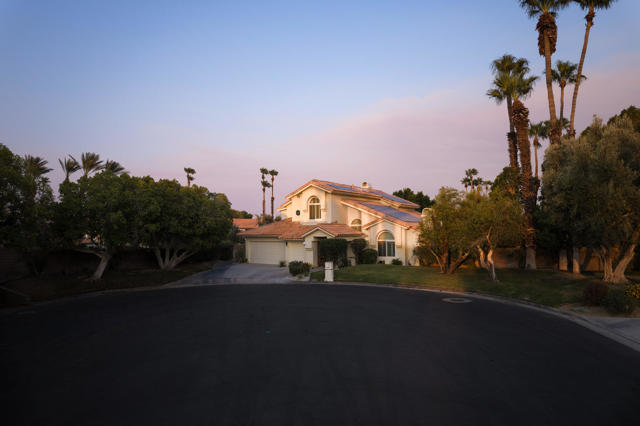 201 Augusta Drive, Palm Desert CA: https://media.crmls.org/mediaz/0a94e162-693b-4e15-885a-dccc291159d5.jpg