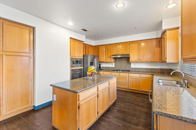 Image 8 of 50 For 25444 Delphinium Ave Avenue