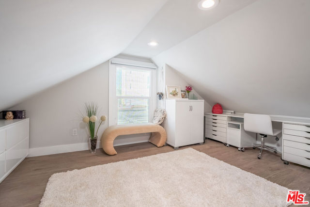461 N St Andrews Place, Los Angeles CA: https://media.crmls.org/mediaz/0a95dab3-e87f-4cde-b625-fd20b97cdb3e.jpg