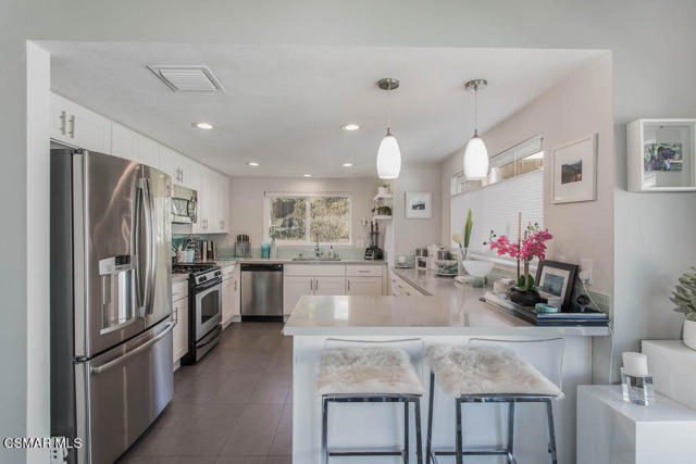 191 Rockrose Lane, Oak Park CA: https://media.crmls.org/mediaz/0a9666d0-cce8-4658-a4d8-74c7ce2d6ea3.jpg