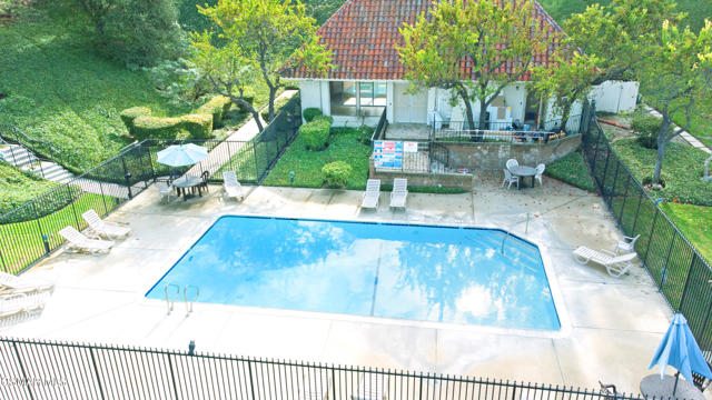 607 Valley Oak Lane, Newbury Park CA: https://media.crmls.org/mediaz/0a96d810-af5d-44c0-bc8f-e3ddeb3e1e81.jpg