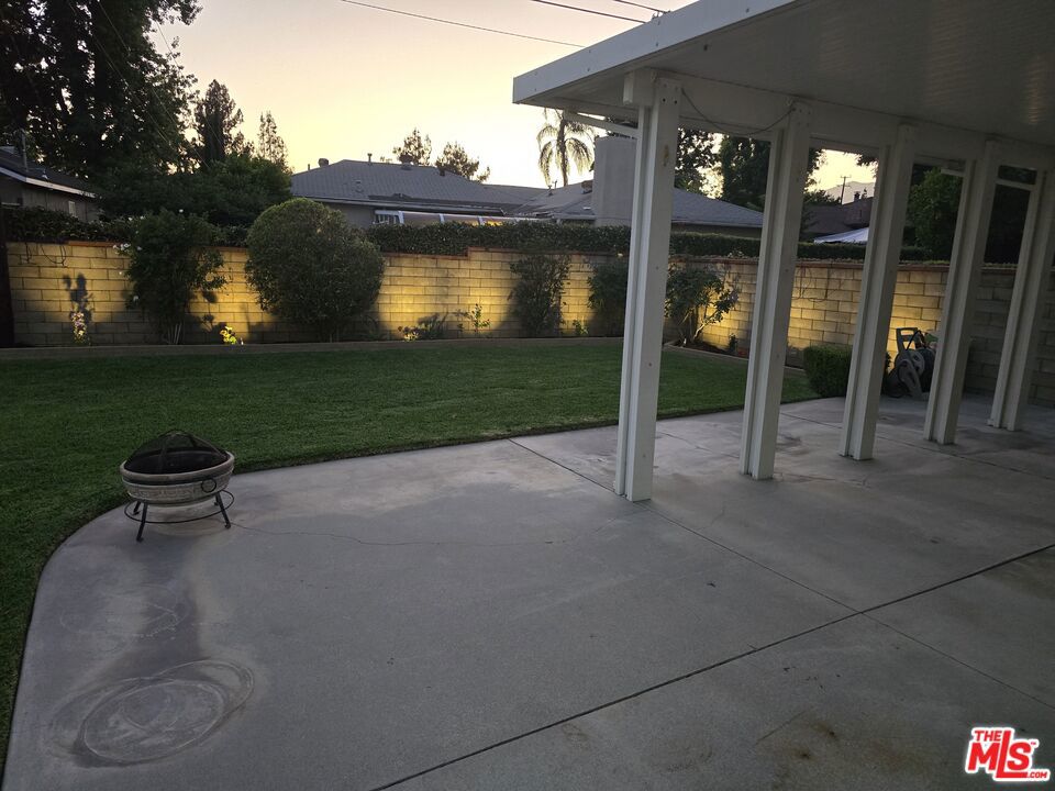 https://media.crmls.org/mediaz/0a9721af-9870-45b0-bc10-006975d66dc3.jpg?preset=X-Large