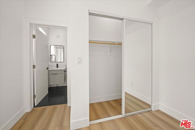 910 N Hudson Avenue, Los Angeles CA: https://media.crmls.org/mediaz/0a9794b5-6364-4efd-885e-a3f4ded802c8.jpg