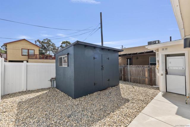 3195 Juniper St, San Diego CA: https://media.crmls.org/mediaz/0a97a57a-3ca9-4bca-ba70-b098712893b9.jpg