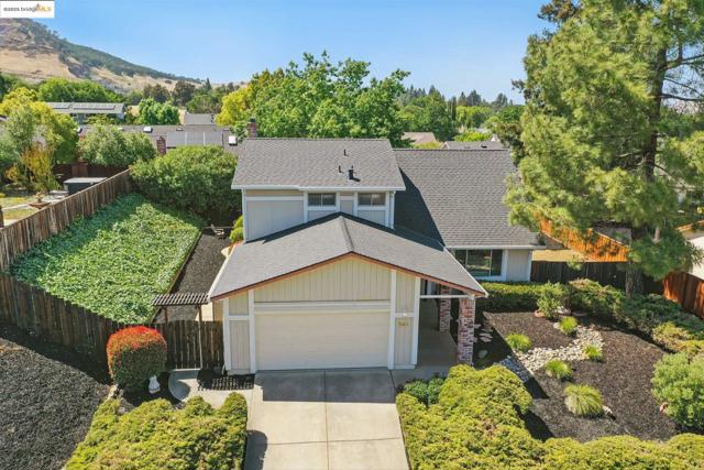 640 Mt Duncan, Clayton CA: https://media.crmls.org/mediaz/0a97dcb1-f4e0-4c3e-a49d-7acf539c1145.jpg
