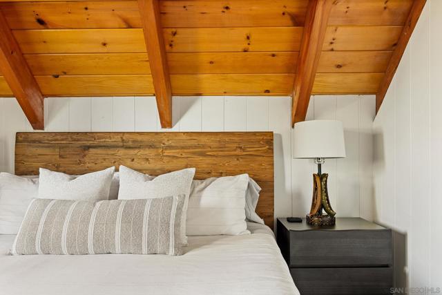 720 Buckingham Sq, Lake Arrowhead CA: https://media.crmls.org/mediaz/0a987f5b-e6d5-4a0d-be7f-e2bc6e73642b.jpg