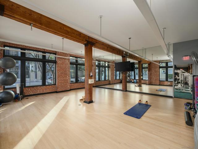 500 W Harbor Dr, San Diego CA: https://media.crmls.org/mediaz/0a989883-97a7-42c1-8e60-44a4e253c5f5.jpg