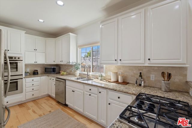 2409 Olive Avenue, La Crescenta CA: https://media.crmls.org/mediaz/0a98de6f-f93c-469b-84d5-e91780c69222.jpg