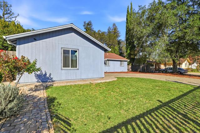15581 Flintridge Drive, Los Gatos CA: https://media.crmls.org/mediaz/0a98f03e-89eb-4e1f-a100-a209de99a81e.jpg