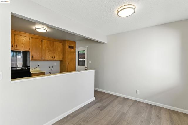 3464 Michael Dr, Redwood City CA: https://media.crmls.org/mediaz/0a993616-2dc2-4f77-973d-427ca060d3aa.jpg