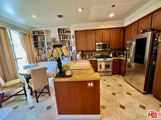 Image 20 of 47 For 471 Lorenzo Drive