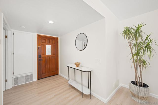 524 Via De La Valle,  CA: https://media.crmls.org/mediaz/0a9a3959-5a18-4165-bd57-77769906fea6.jpg