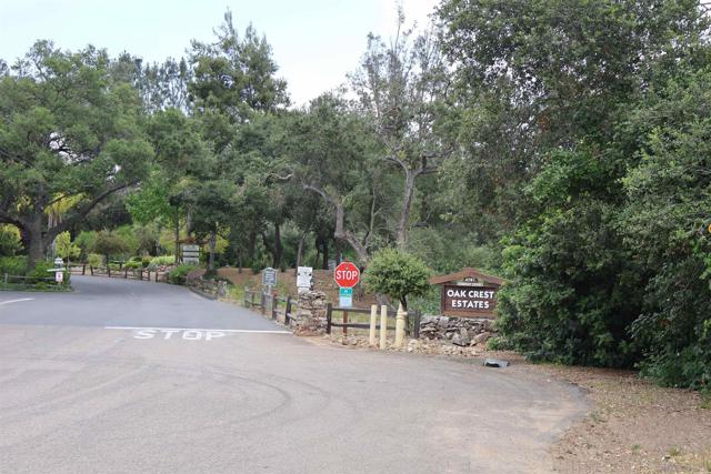 4747 Oak Crest, Fallbrook CA: https://media.crmls.org/mediaz/0a9a4bd5-756c-4aef-996b-4b5ccd380209.jpg