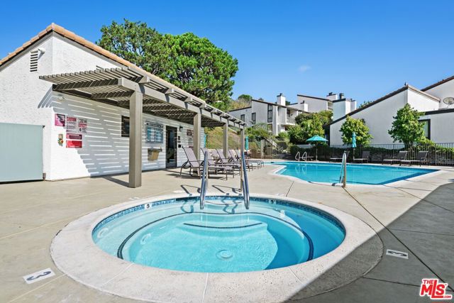 1700 Palisades Drive, Pacific Palisades CA: https://media.crmls.org/mediaz/0a9ae1a0-1c6e-42bf-bf4b-32a741843e88.jpg