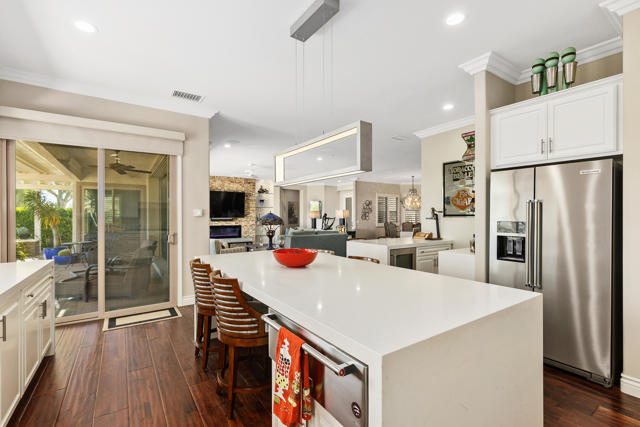 BAF81871-CDF7-410E-BC2F-0B8D7B5393AF