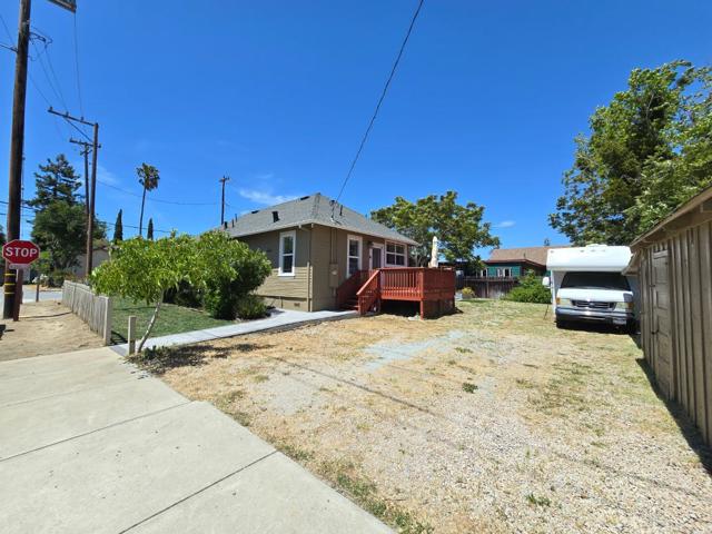 38 Monterey Street, San Juan Bautista CA: https://media.crmls.org/mediaz/0a9b9373-098e-4697-9559-b0303305d2a7.jpg
