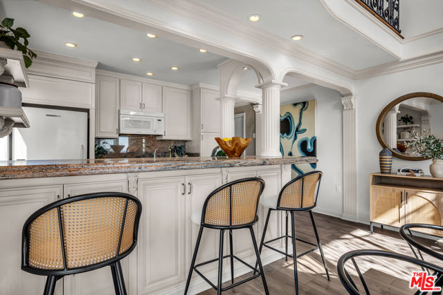 833 Ocean Avenue, Santa Monica CA: https://media.crmls.org/mediaz/0a9c1d35-a7ba-4a2a-a4be-286292d10167.jpg