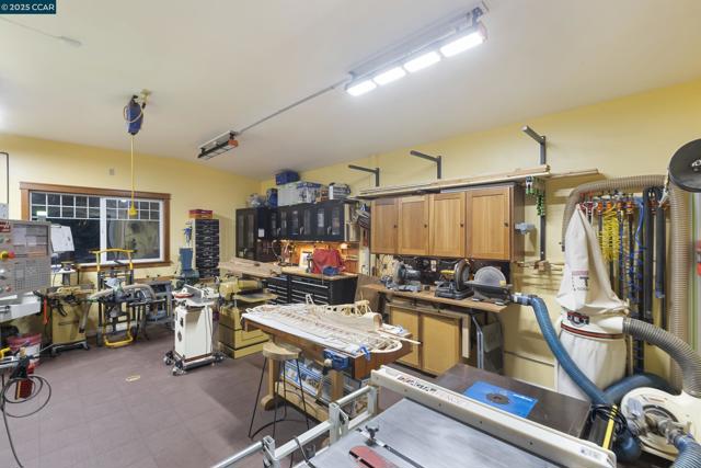 350 Pine Creek Rd, Walnut Creek CA: https://media.crmls.org/mediaz/0a9c2e4f-1cc7-4e7e-8e80-361ef40b8ee2.jpg
