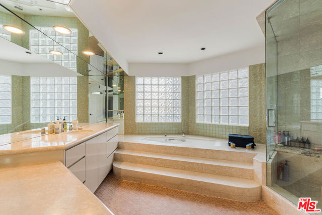 4611 Roma Court, Marina del Rey CA: https://media.crmls.org/mediaz/0a9c3438-cf68-464f-b0d2-daa05828dec1.jpg