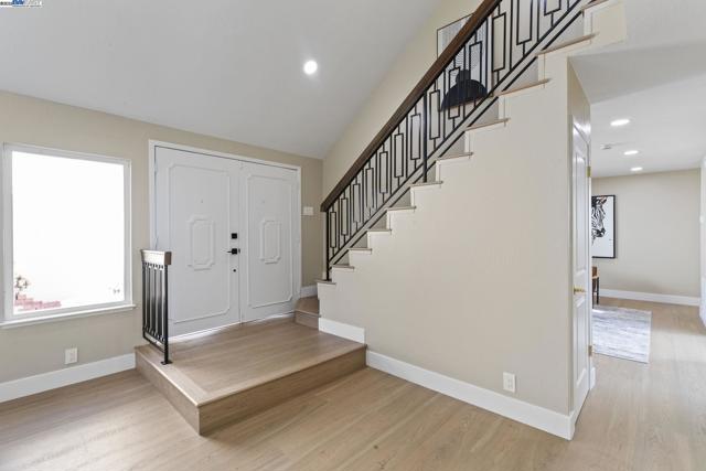 5139 Dryden Ct, Newark CA: https://media.crmls.org/mediaz/0a9cb30a-dfd1-44e3-a1ba-a25c5a73ba4a.jpg