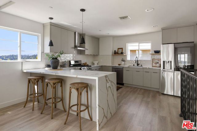 2391 Yorkshire Drive, Los Angeles CA: https://media.crmls.org/mediaz/0a9cd6fa-b9b3-464a-a4d5-5d7de1f73bf7.jpg