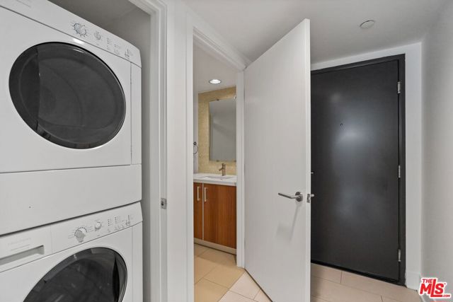 1518 Federal, Los Angeles CA: https://media.crmls.org/mediaz/0a9ce09a-15c5-458f-946f-e1126039d1f9.jpg