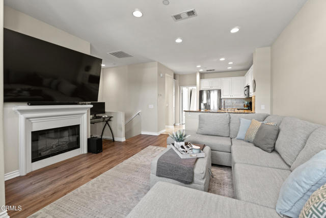 Detail Gallery Image 15 of 32 For 1431 via Bonito, Camarillo,  CA 93012 - 2 Beds | 2/1 Baths