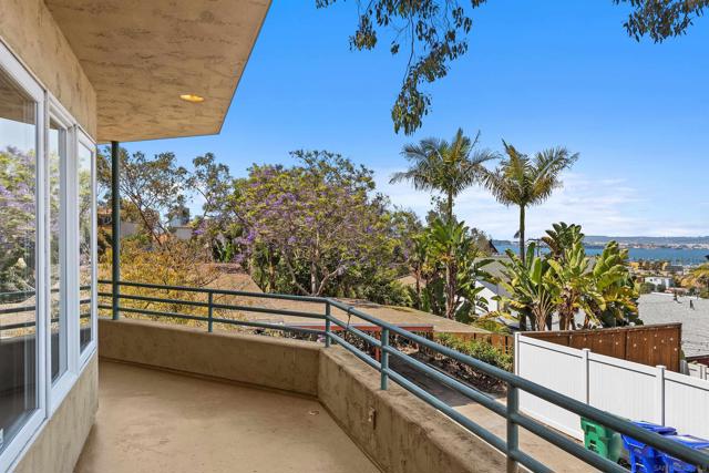 405 W Nutmeg St, San Diego CA: https://media.crmls.org/mediaz/0a9d0a6f-6be4-42b6-9a38-c2175e1b985e.jpg