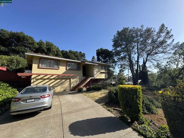 51 Elysian Fields Dr, Oakland CA: https://media.crmls.org/mediaz/0a9d4548-ab15-49fb-86fa-ca564e25c475.jpg