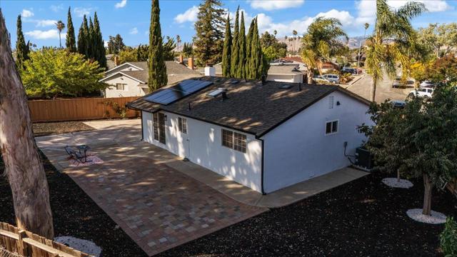 5643 Truman Place, Fremont CA: https://media.crmls.org/mediaz/0a9da70c-e8d7-43ad-bbb5-5d6da046617e.jpg